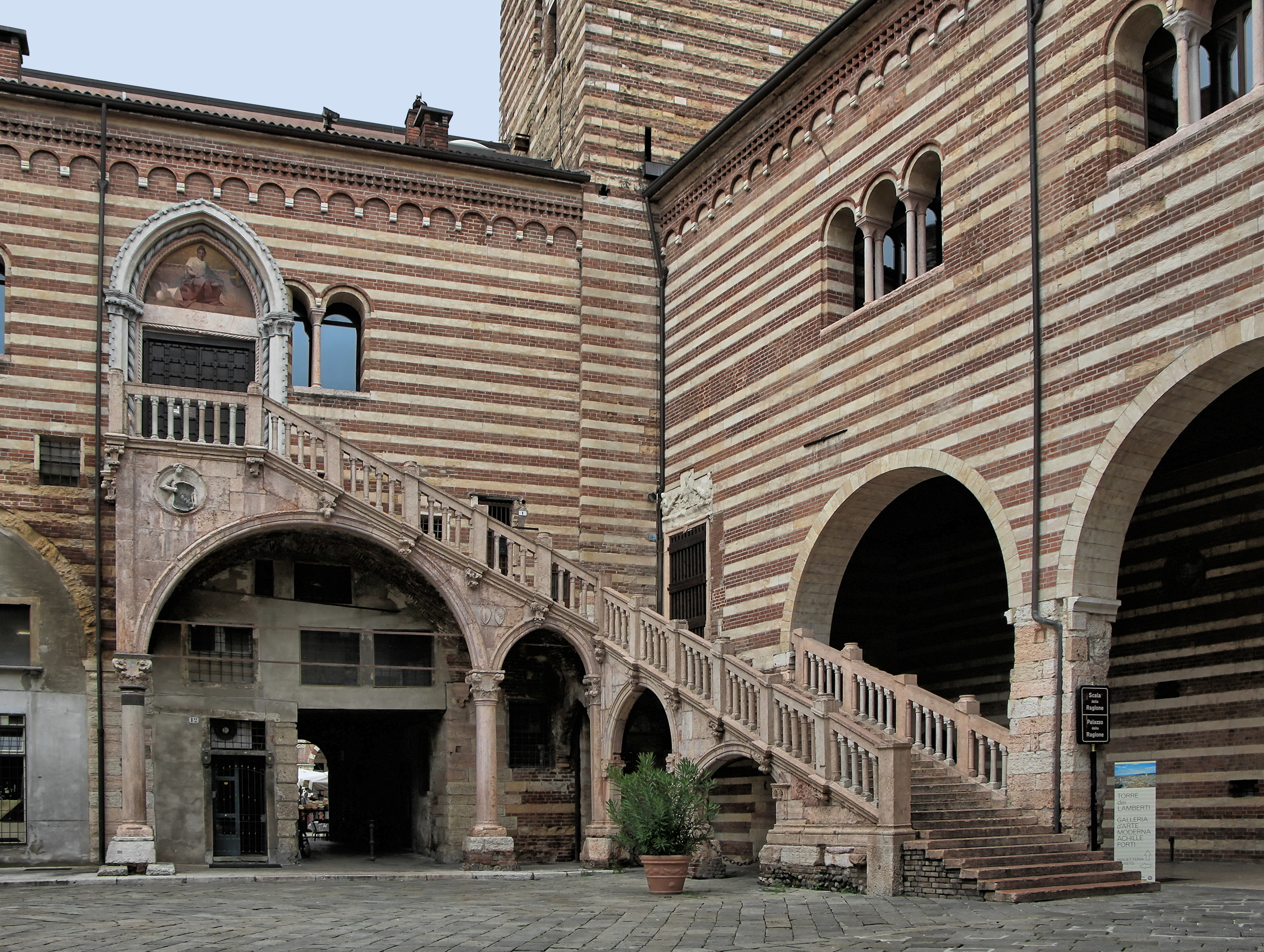 cosa vedere nel centro di verona cosa fare in veneto magazine veneto veronese arena di verona palazzo della ragione gam verona magazine turismo veneto